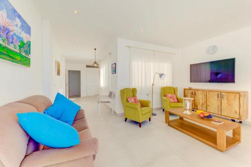 Apartment Migjorn Cel Seafront - image 14