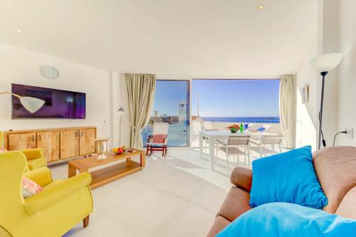 Apartment Migjorn Cel Seafront - image 8