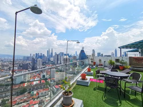 tuin, Penthouse on 34 - The Highest Unit and Best Views in Regalia & Private Rooftop Terrace in Chowkit / Putra WTC