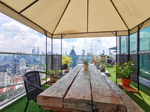 Penthouse on 34 - The Highest Unit and Best Views in Regalia & Private Rooftop Terrace in Chowkit / Putra WTC