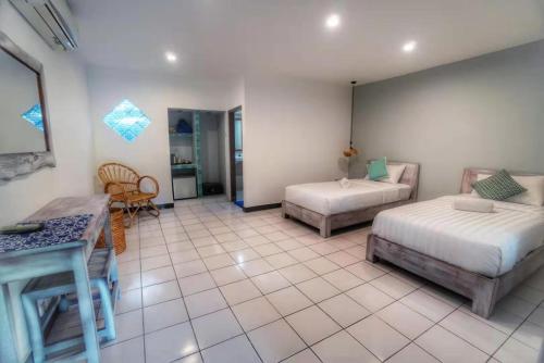 room detail thumbnail 1