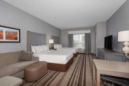 Suite with Two Queen Beds - Hearing Impaired Access/Non-Smoking