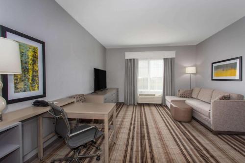 Hawthorn Extended Stay by Wyndham Loveland