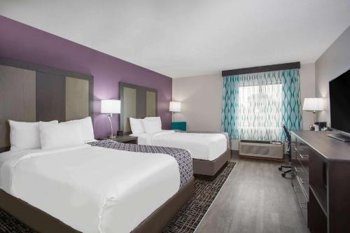 2 double beds