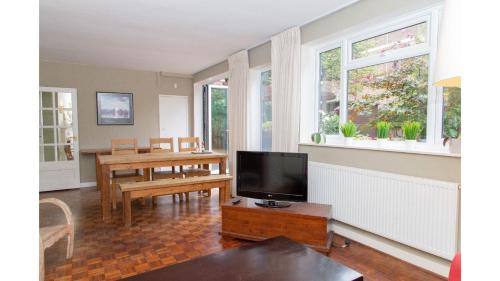 Spacious 3bed House In Putney, , London
