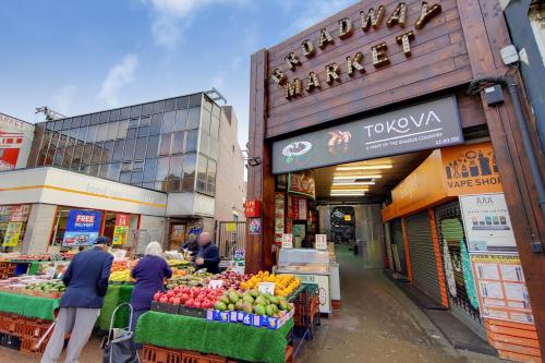 WelcomeStay Tooting Broadway 3 Bedroom Apartment - image 10