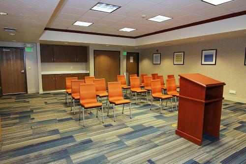 Holiday Inn Express Hotel & Suites Ashland an IHG Hotel - image 2