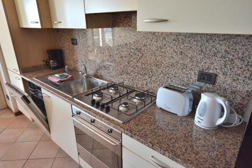 Apartmen Montegolo Four With Pool And Lake View - image 11