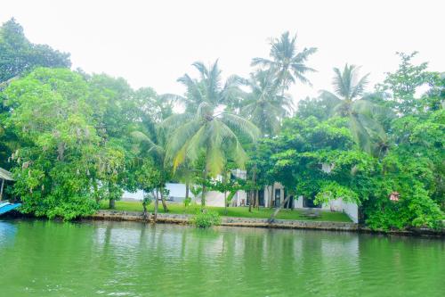 The Green Lagoon Villa Hikkaduwa