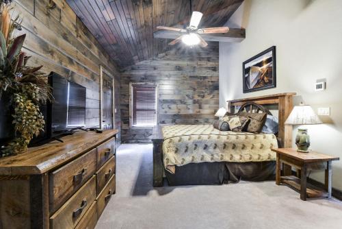 WaterMill Cove Resort LUXURY Lakefront Lodge 2mi to SDC FREE Amenities HUGE POOL - image 4