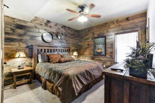 WaterMill Cove Resort Lakefront Lodge By Silver Dollar City 2 POOLS Dock in Branson, USA