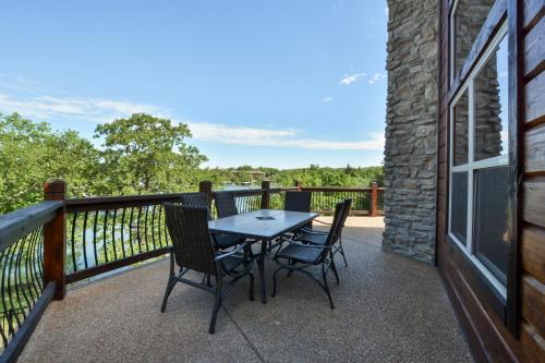 WaterMill Cove Resort Lakefront Lodge By Silver Dollar City 2 POOLS Dock in Branson, USA