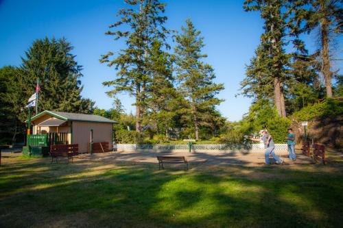 Long Beach Camping Resort Cabin 2 - image 10