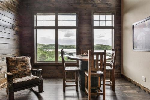 WaterMill Cove Resort Luxury Lakefront AMAZING VIEWS Lazy River HUGE POOL 2Mi to SDC in Branson, USA