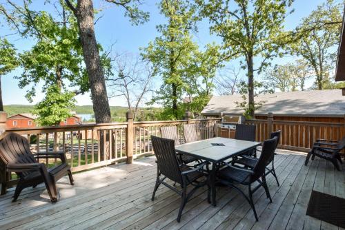 WaterMill Cove Resort LAKEFRONT Cabin 2 mi to Silver Dollar City Pools Mini Golf - image 5
