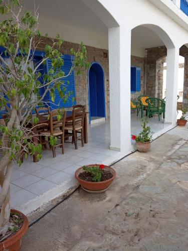 2 bedrooms, 5 beds