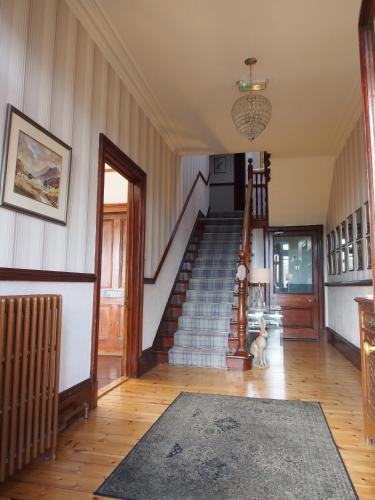 Ravenscraig Guest House in อาเวียร์มอร์