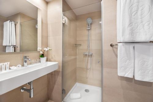 Exe Saldanha - image 11