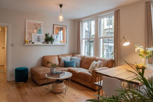 Bright And Stylish 1 Bedroom Flat With Terrace, Parsons Green, London