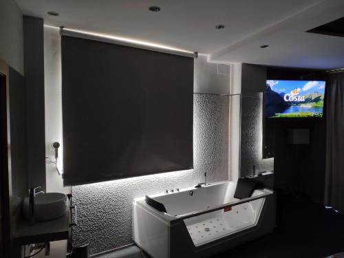 Hotel Puerta del Arco Room Type - Deluxe Double Room with Spa Bath 