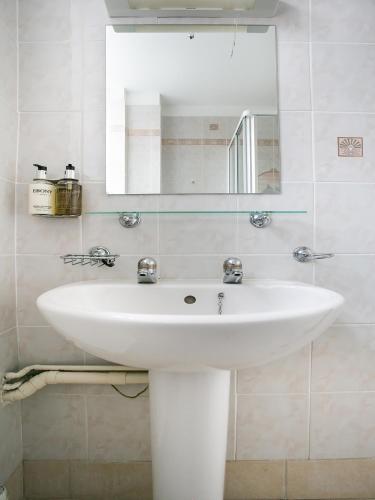 National Suites & Apartments - image 5