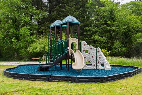 兒童遊樂場, Long beach Camping Resort Yurt 8 in 埃華高 (WA)