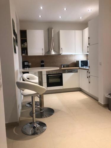 One private room in luxury apartment with shared kitchen and shared bathroom