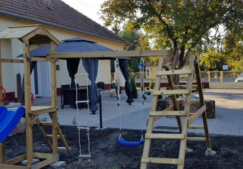 Harmónia Kisház Vendéghàz (Harmonia Kishaz Vendeghaz) in โปรอสซโล่