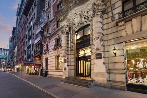 226766537 The Hotel at Fifth Avenue