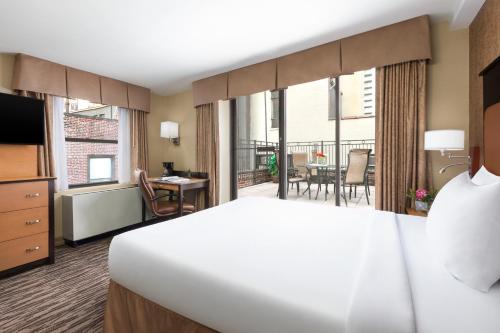226766625 The Hotel at Fifth Avenue