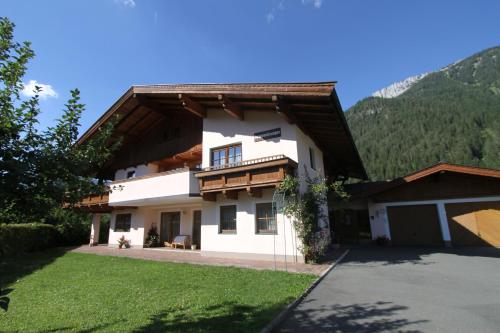 Ferienwohnungen Christine in Waidring, Österreich