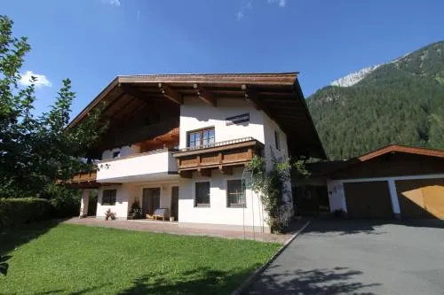 Ferienwohnungen Christine in Waidring, Österreich