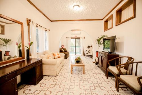 Falling Leaves Lodge in San Ignacio