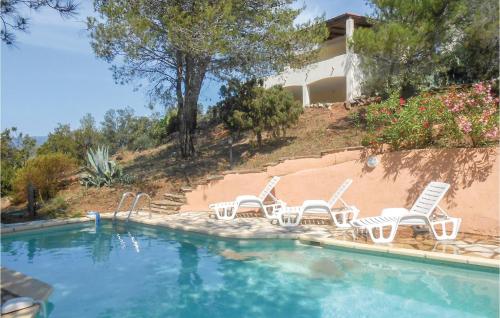 Amazing home in Pierrerue with 3 Bedrooms, WiFi and Outdoor swimming pool