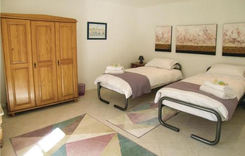 Amazing home in Augignac w/ WiFi and 3 Bedrooms gîte à louer Le Verger