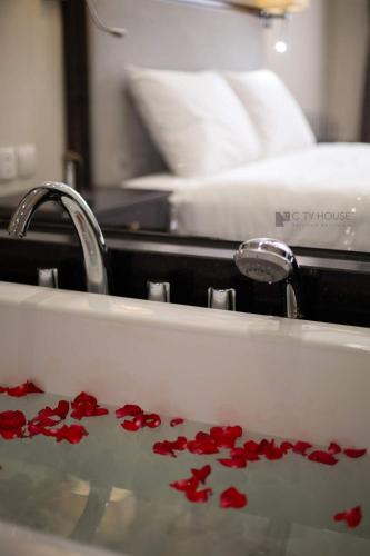 Bathroom, CityHouse - Atelier in District 2