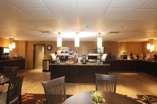 Pomeroy Inn & Suites at Olds College