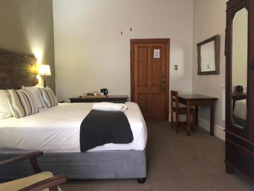 Selborne Bed and Breakfast - image 3