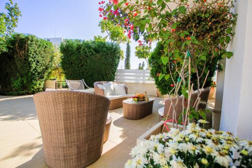 VILLA FIG TREE 3 BED VILLA HEATED POOL PROTARAS - image 2