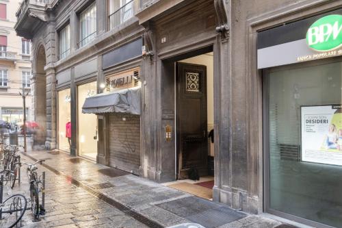 Piazza Maggiore White Apartment - image 10