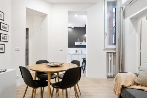 GuestHost - Piazza Maggiore White Apartment, Болонья (фото 7)