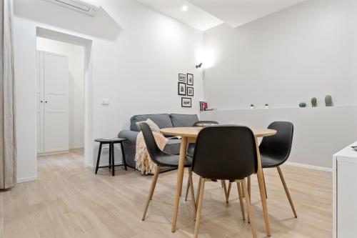 GuestHost - Piazza Maggiore White Apartment, Болонья