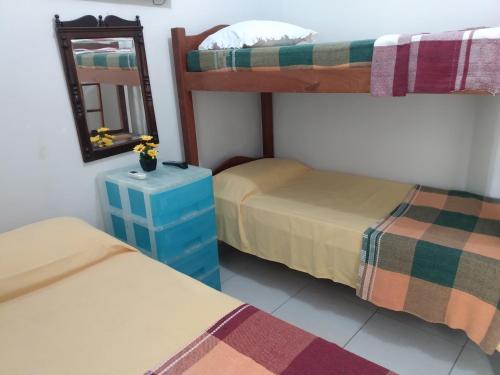 1 twin bed, 1 bunk bed