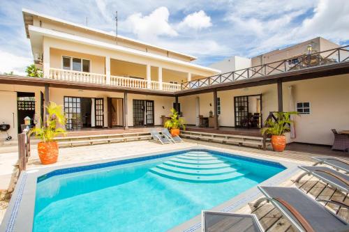 Curavilla Apartments