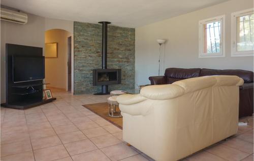 Beautiful home in Curzy w/ Outdoor swimming pool WiFi and 4 Bedrooms - image 8