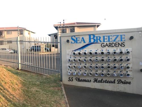 Seabreeze Modern Apartment sleeps up to 4 people Durban