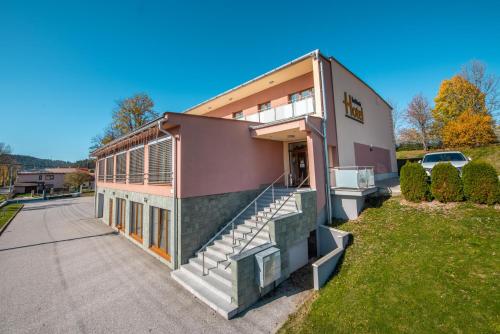 . Hotel Lučivná