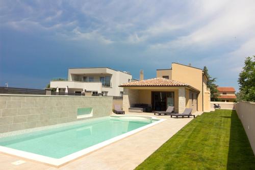 Beautiful villa Markulin with private pool near Pula