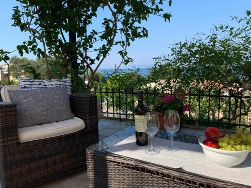  Marina Seaview Cottage in Mesongi