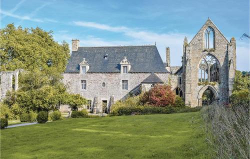 Awesome home in Begard w/ 3 Bedrooms gîte à louer Prat